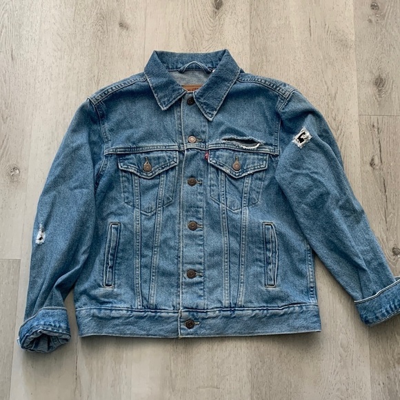 Levi’s‎ Denim Medium Wash Full Button Up Jacket Size Small Distressed - Picture 1 of 12